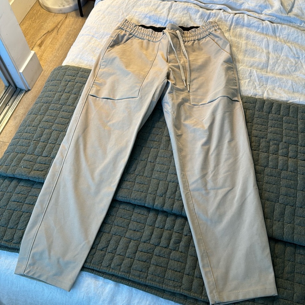 Men’s Lululemon loose tan jogger Pants